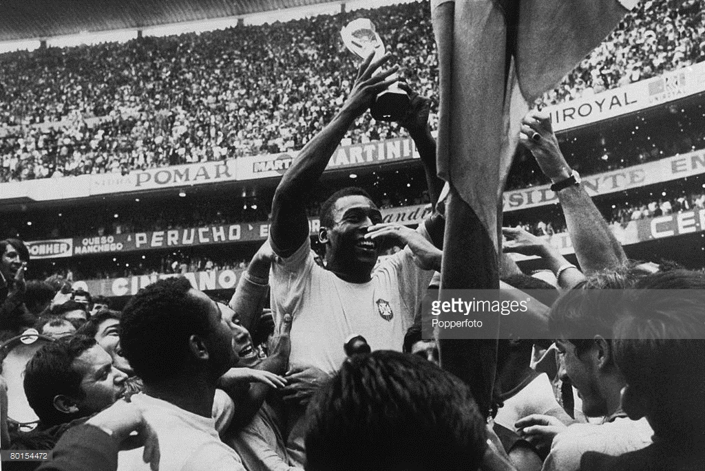 মেক্সিকোতে 1970 সালের বিশ্বকাপ ফুটবলের ফাইনালে ব্রাজিলিয়ান কিংবদন্তী পেলে