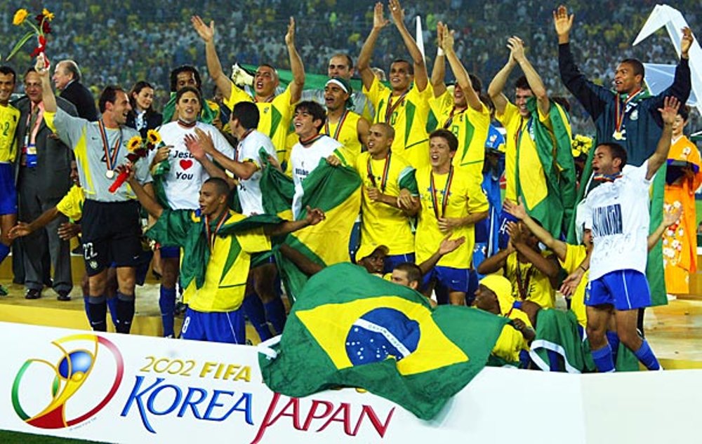 ২০০২ বিশ্বকাপ শিরোপা জয় উদযাপন করছে ব্রাজিল ফুটবল দল