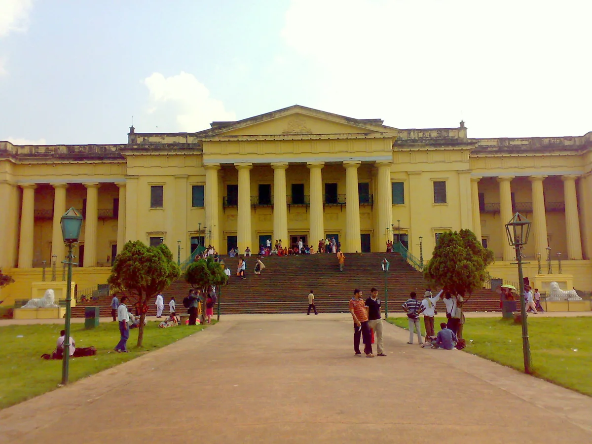 মুর্শিদাবাদের শেষ নবাবদের হাজারদুয়ারি প্রাসাদ ও দরবার
